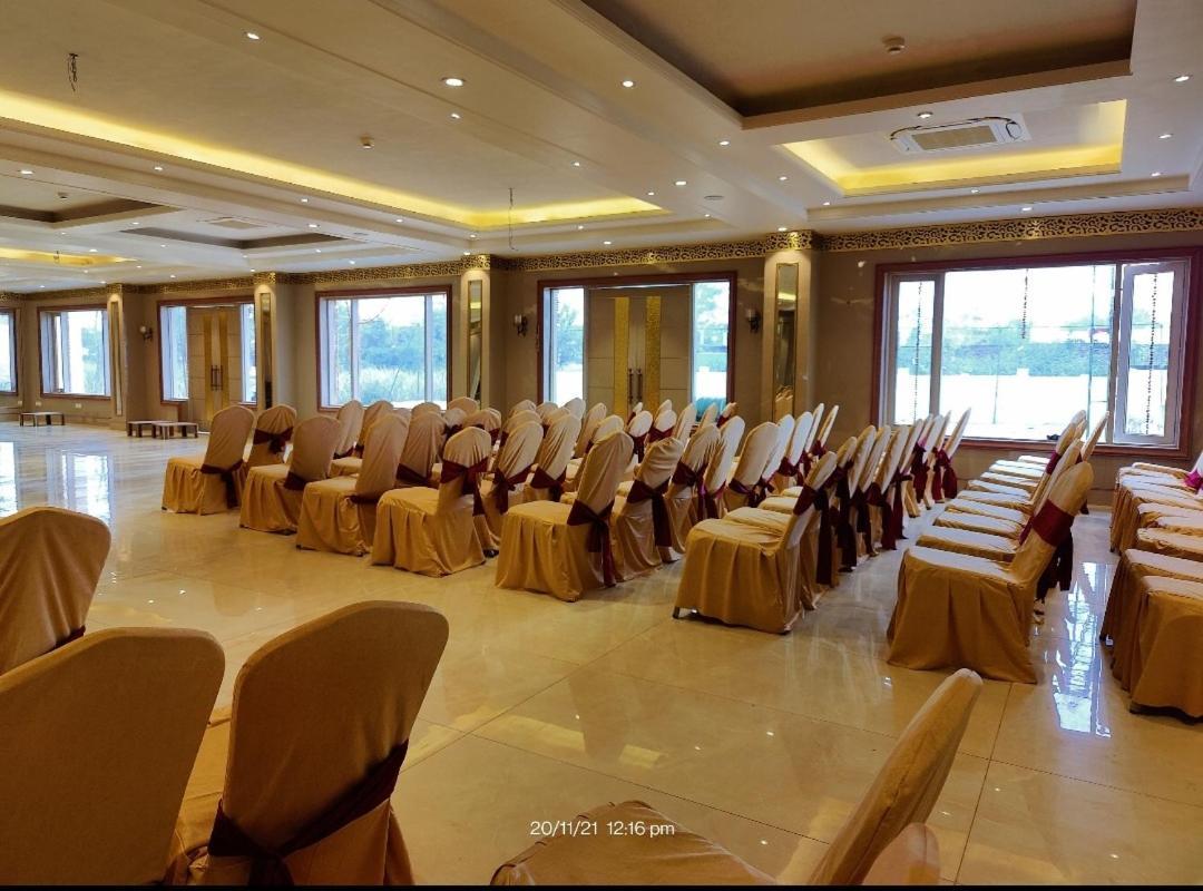 Mds Royal Resort Tulsipur Exteriör bild