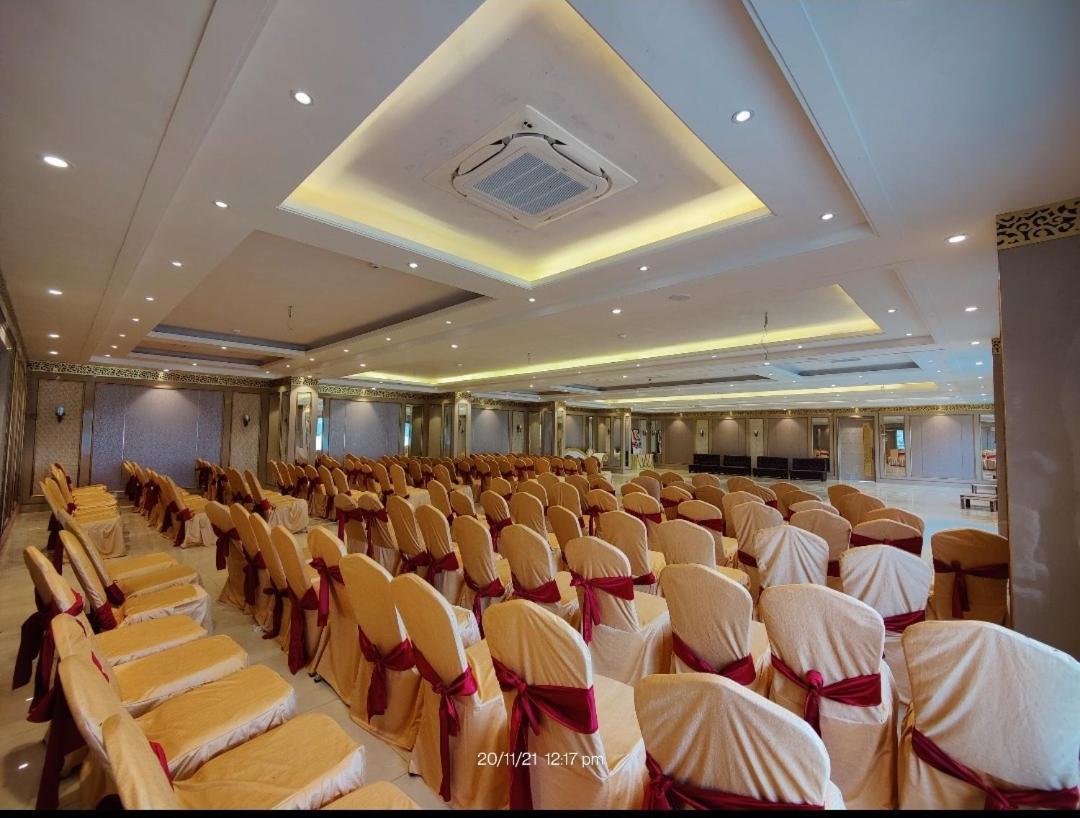 Mds Royal Resort Tulsipur Exteriör bild