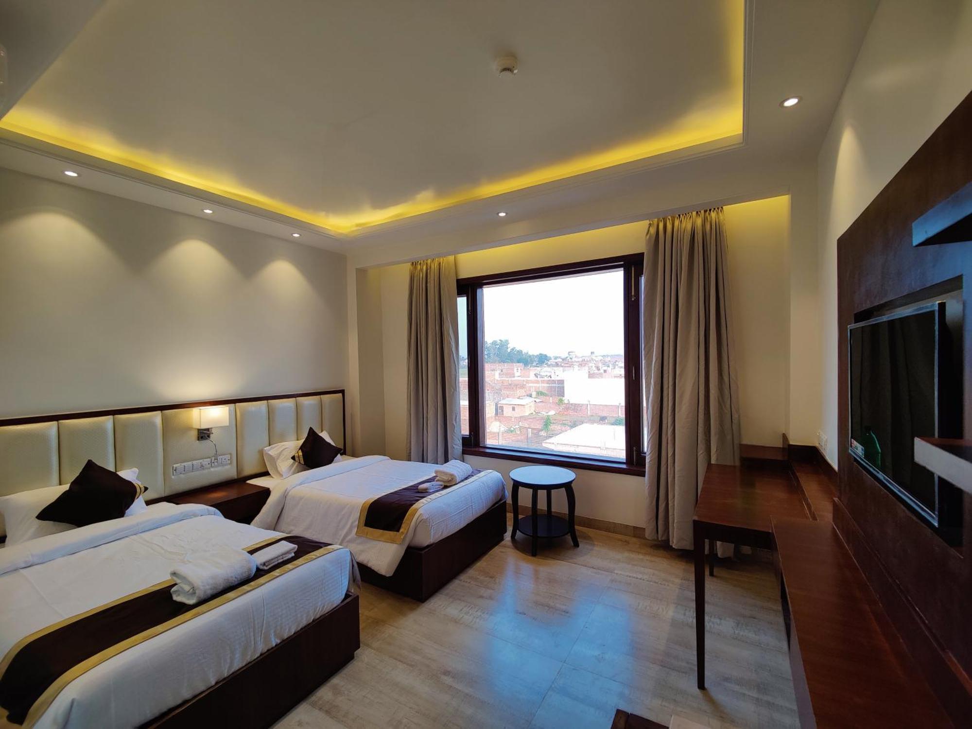 Mds Royal Resort Tulsipur Exteriör bild
