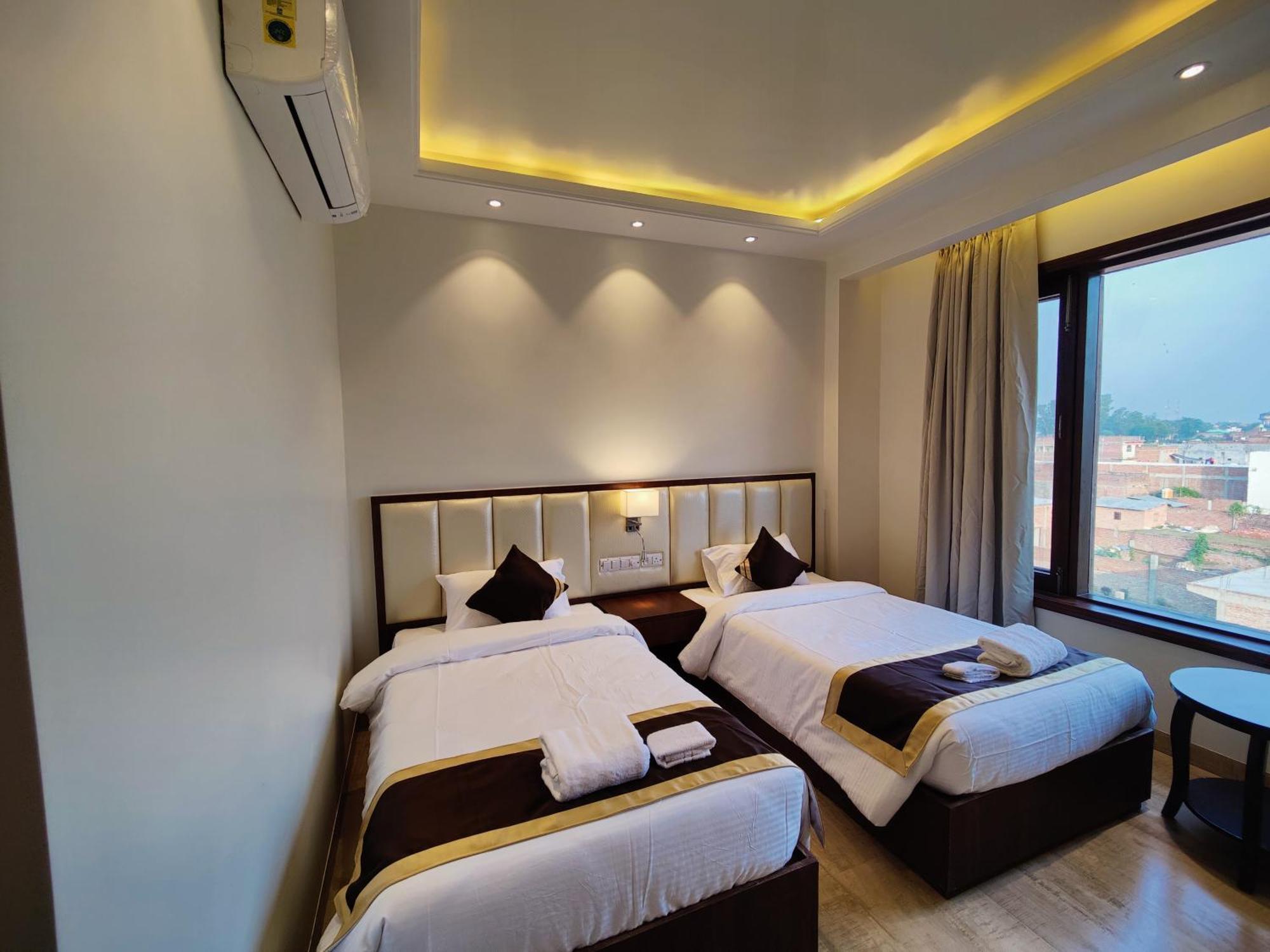 Mds Royal Resort Tulsipur Exteriör bild